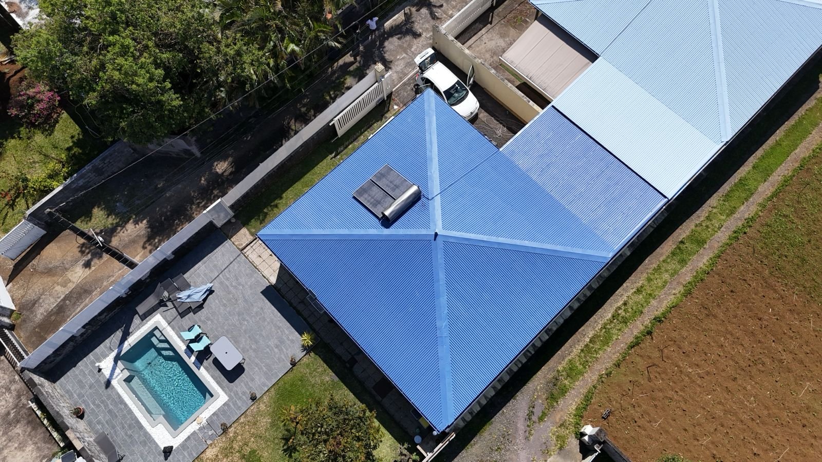 Couvreur à Saint-Denis : Rénovation, entretien et réparation de toiture avec BW Toiture 974